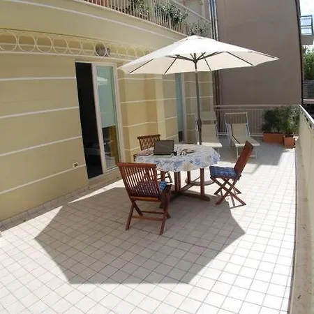 Apartment Souvenir 6 *