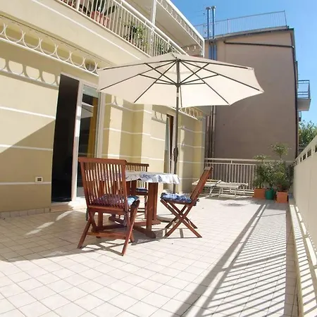 Appartement Souvenir 6 *